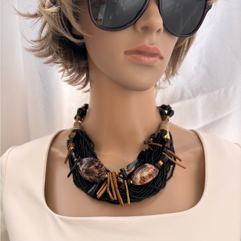 Stunning MONIES Style Statement Beaded Shell Necklace - Picture 3 of 13